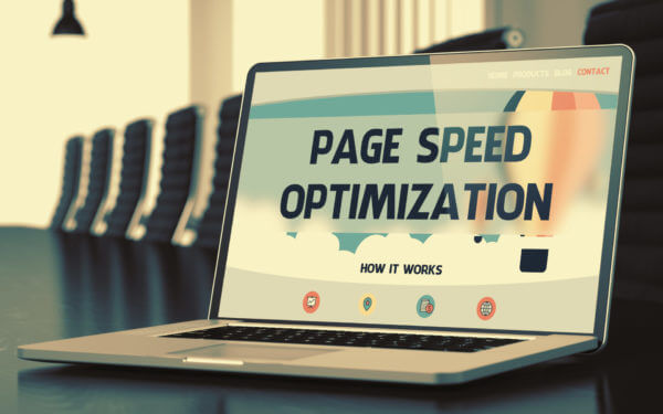 Pantalla de computadora con la frase "page speed optimization" para el posicionamiento SEO